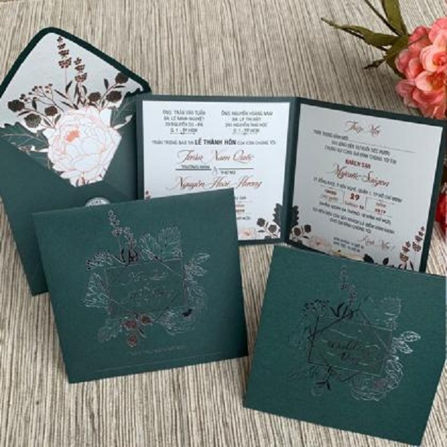 Mẫu thiệp mời đám cưới đẹp, ấn tượng với họa tiết hoa hồng